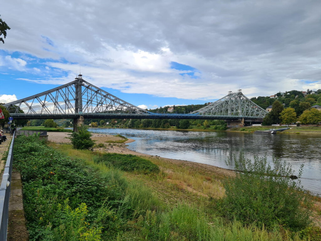 Blaues Wunder Dresden über der Elbe