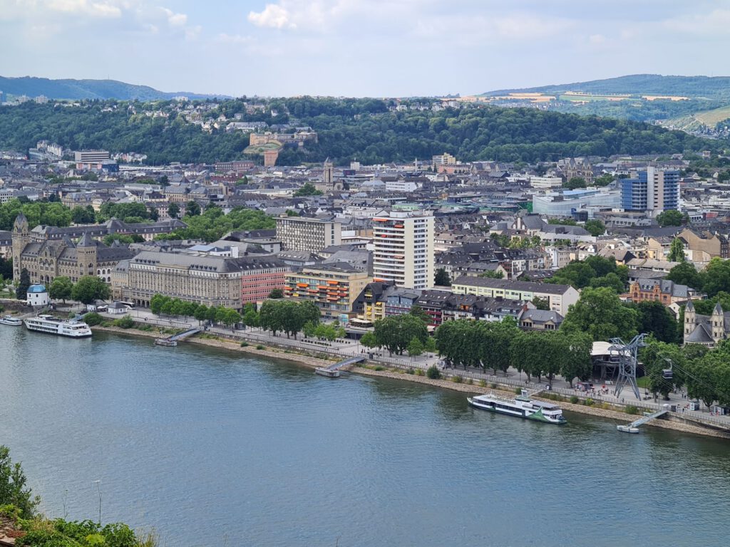 Von Festung Ehrenbreitstein Blick auf Rhein und Koblenz