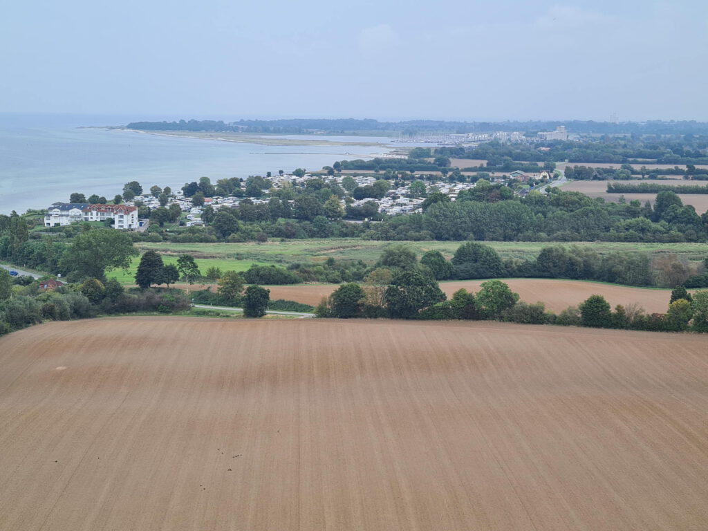 Blick von oben aufs Meer