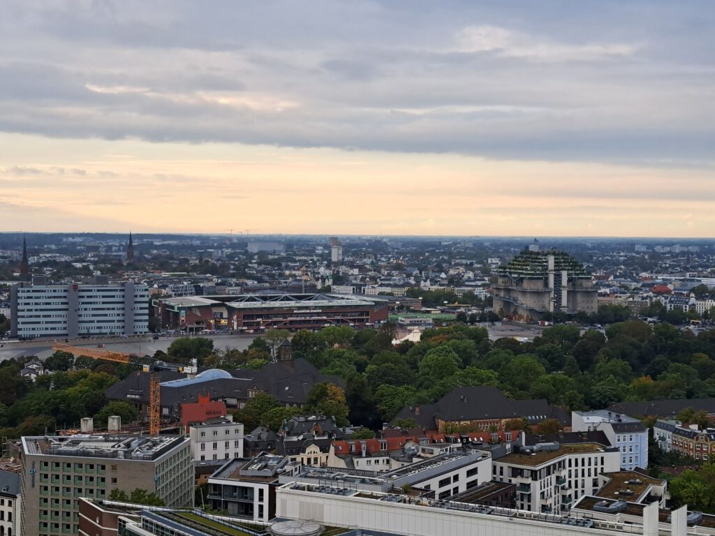 Oben vom Michel Blick auf Hamburg
