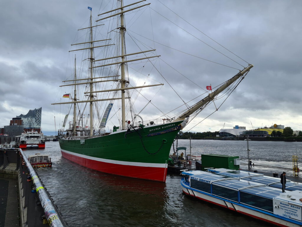 Museumsschiff Rickmer Rickmers an den Landungsbrücken