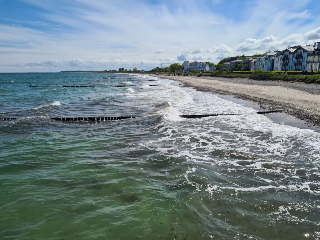 Meer und Häuser in Heiligendam 