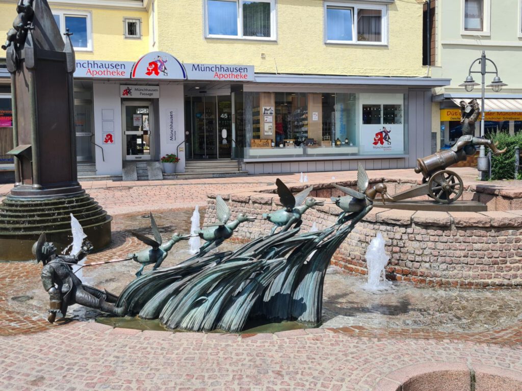 Skulptur Münchhausen von Wildgänsen gezogen