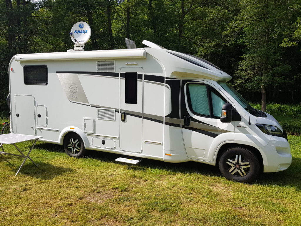 Wohnmobil von der Seite