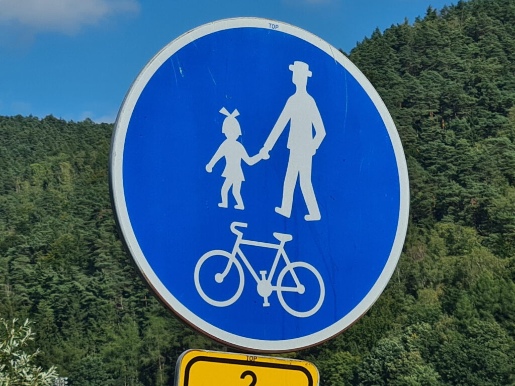 Fußgänger- Radfahrschild