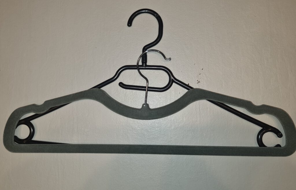 spezielle Kleiderbügel um Kleidung höher zu hängen