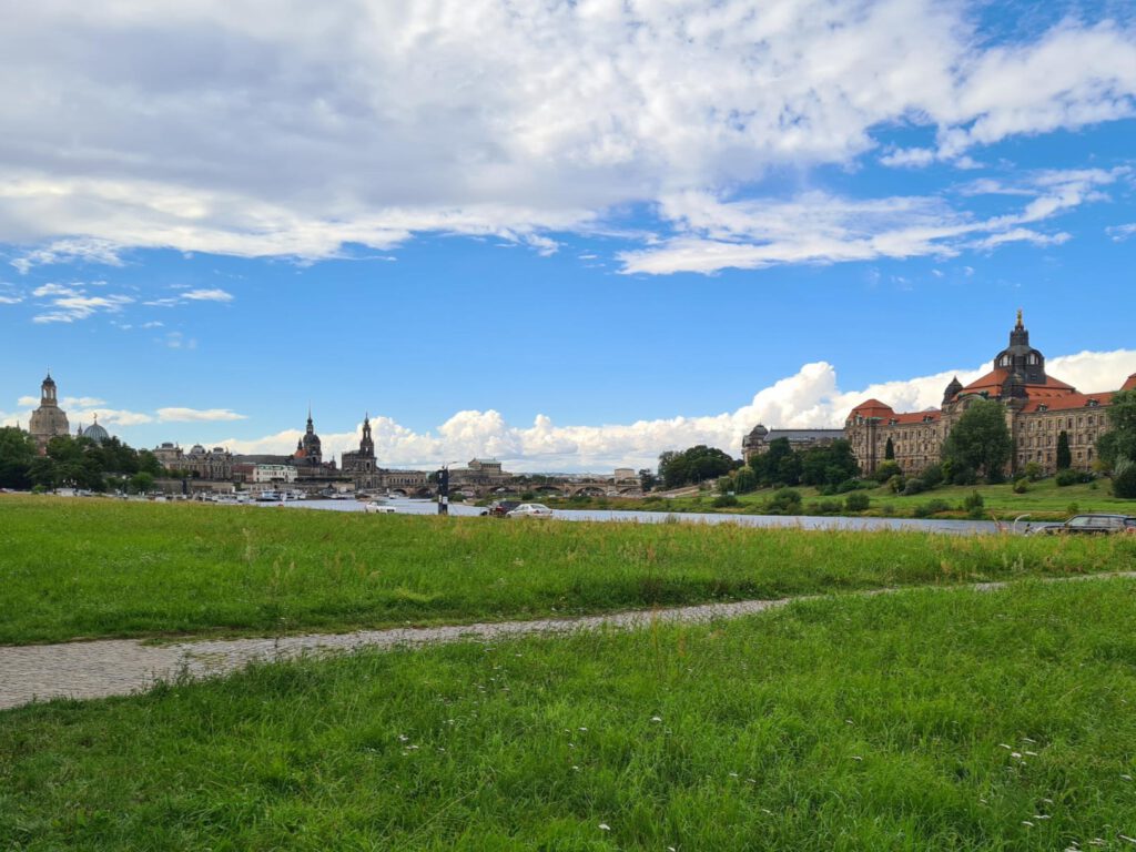 Staatskanzlei und Dresdener Altstadt aus der Ferne